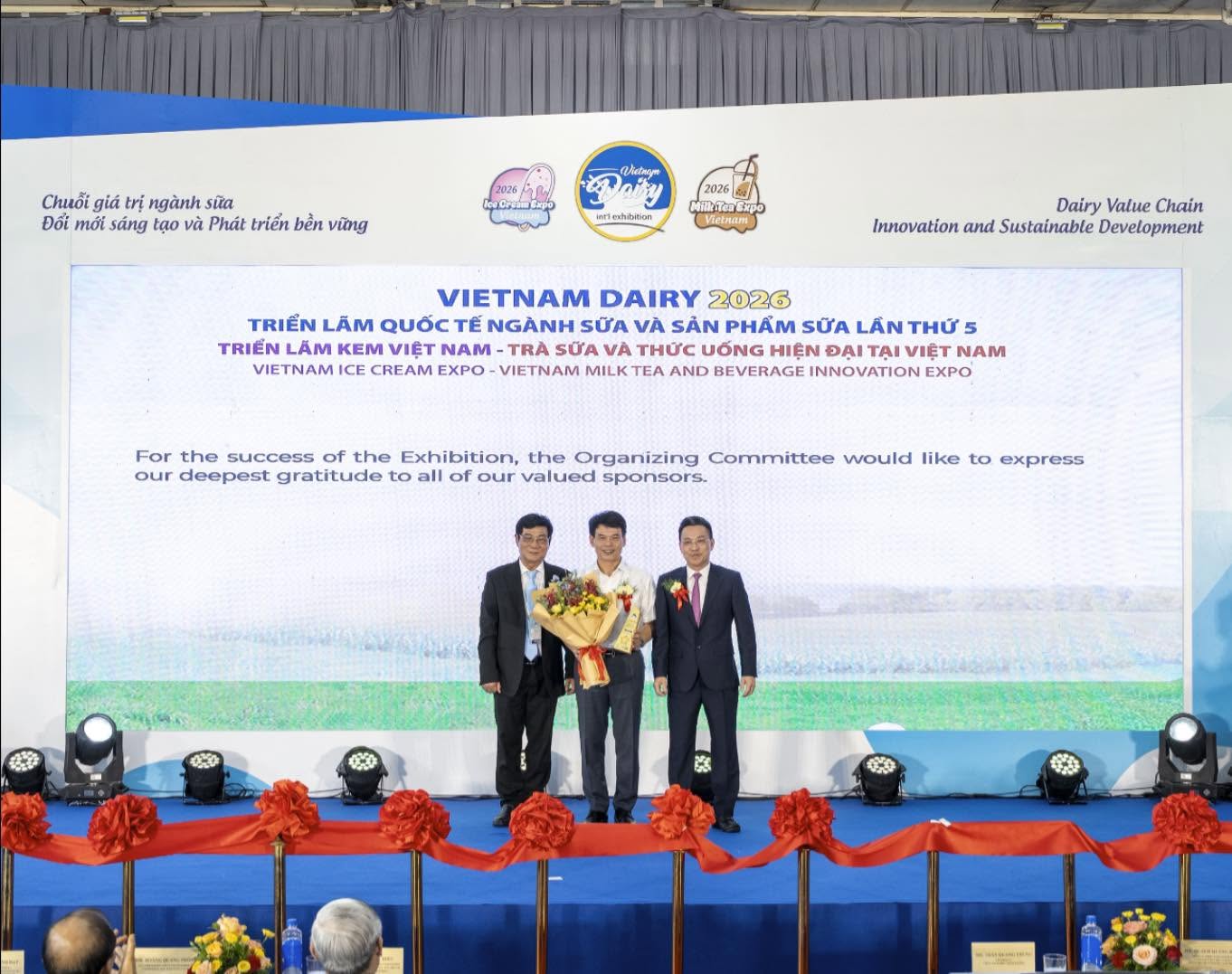 Không gian trưng bày ấn tượng của Nhà tài trợ chính Vinamilk tại triển lãm Vietnam Dairy 2026.